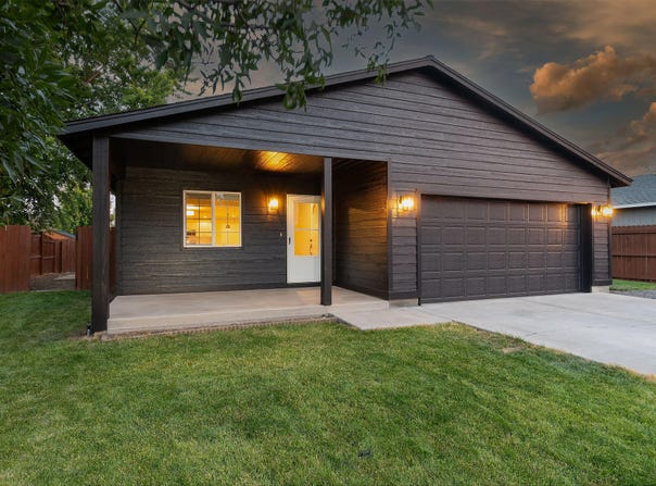 2536 SW Volcano Avenue, Redmond, OR 97756