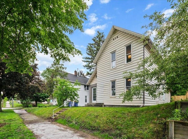 950 Crescent Street NE, Grand Rapids, MI 49503