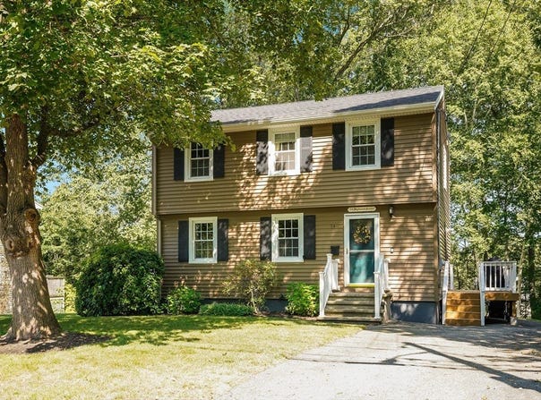 54 Maplewood Ave, Methuen, MA 01844