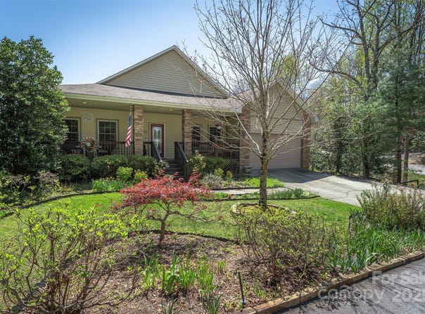 172 Sunny Ridge Road, Hendersonville, NC 28739