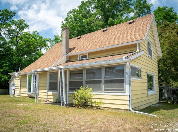 2870 W Long Lake Road, Orleans, MI 48865