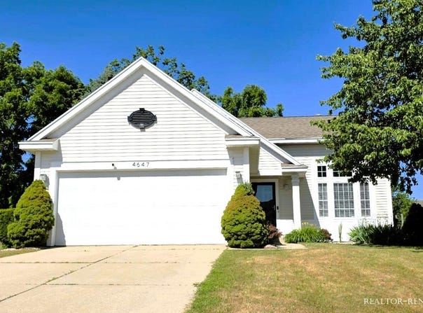 4647 Meadow Lake Drive SE, Kentwood, MI 49512