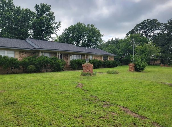 316 Charlie Drive, Whitesboro, TX 76273
