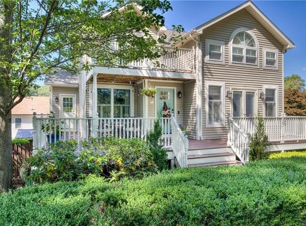 110 Lake View Road, Cranston, RI 02920