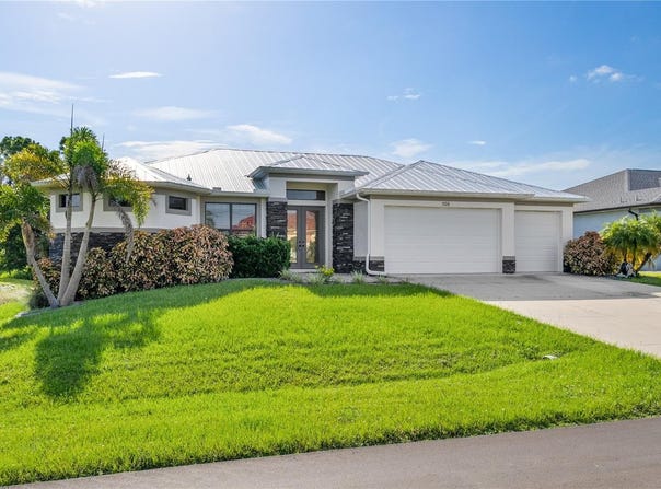 150 TOURNAMENT ROAD, ROTONDA WEST, FL 33947