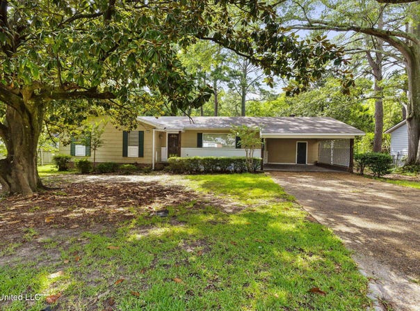 205 Pimlico Place, Jackson, MS 39211