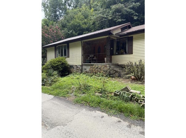 67 Kidd Fork, Banner, KY 41603