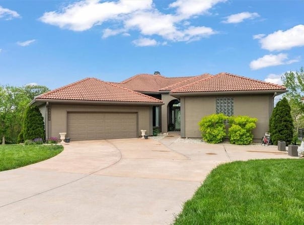 5408 NE Wedgewood Lane, Lee's Summit, MO 64064