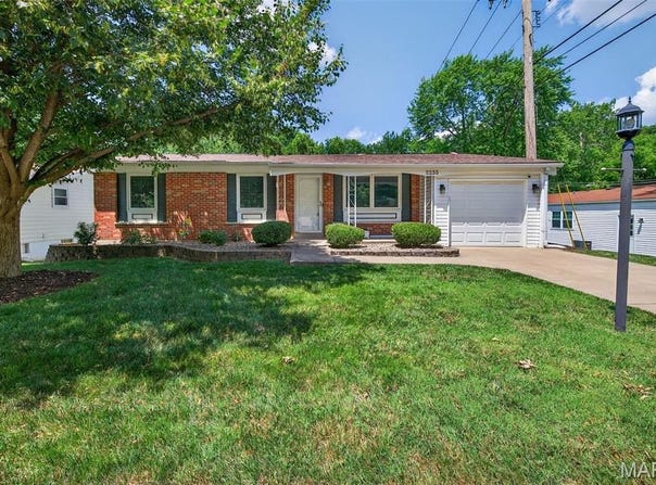 2255 Murray Forest Drive, Maryland Heights, MO 63043