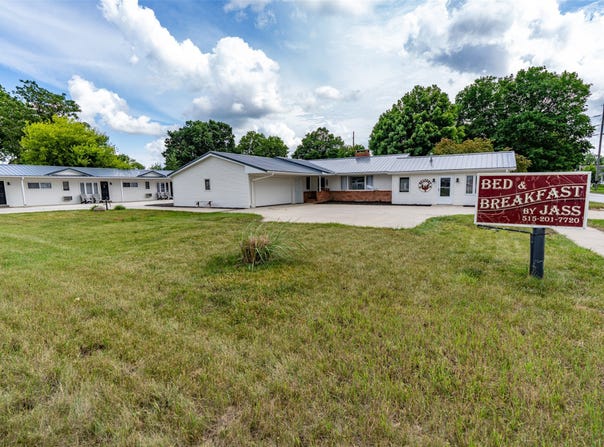 715 N John Wayne Drive, Winterset, IA 50273