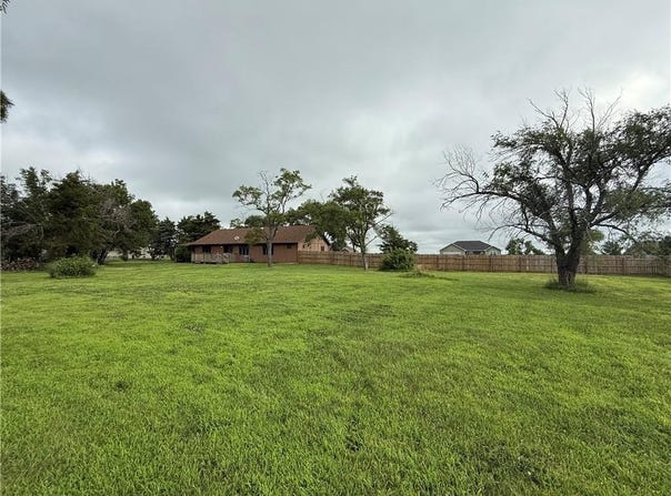 1011 N Arrowhead Drive, Burlington, KS 66839