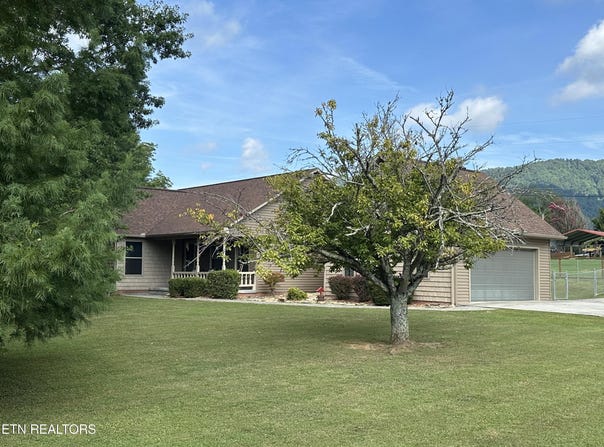 449 Old Middlesboro Hwy, LaFollette, TN 37766
