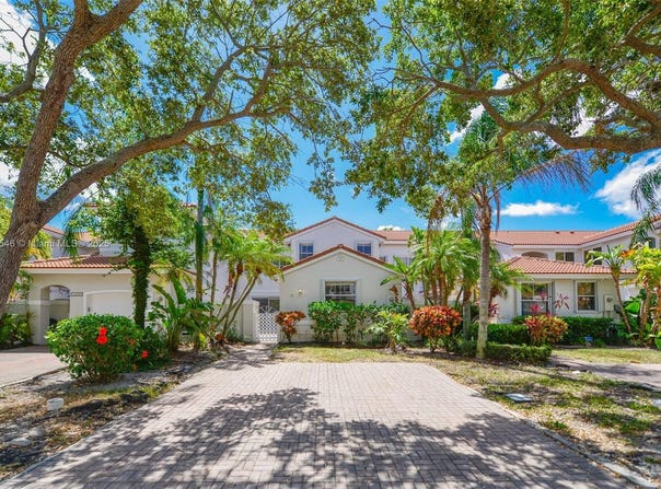 1551 Seagrape Way, Hollywood, FL 33019