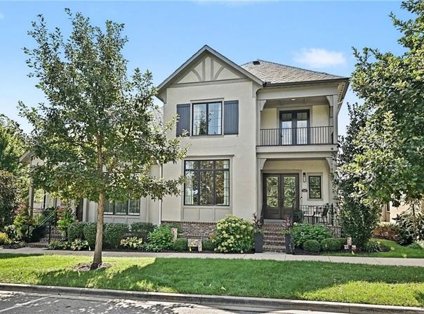 5207 Meadowbrook Parkway, Prairie Village, KS 66207