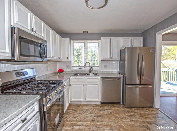 90 Teakwood Road, Springfield, MA 01128