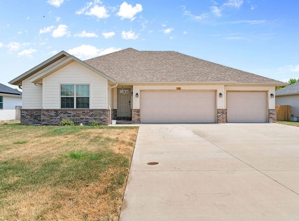 508 Stella Court, Willard, MO 65781