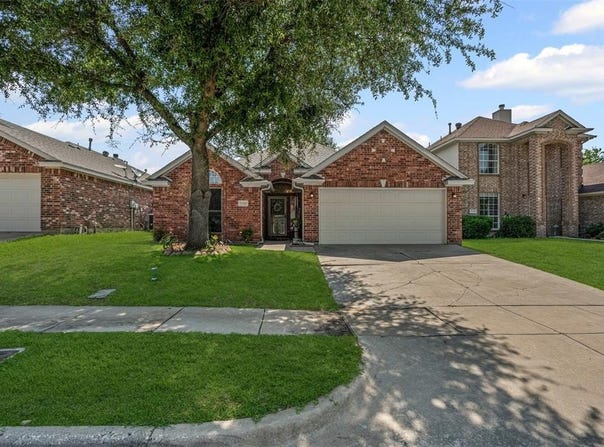 7750 Summerbrook Circle, Fort Worth, TX 76137