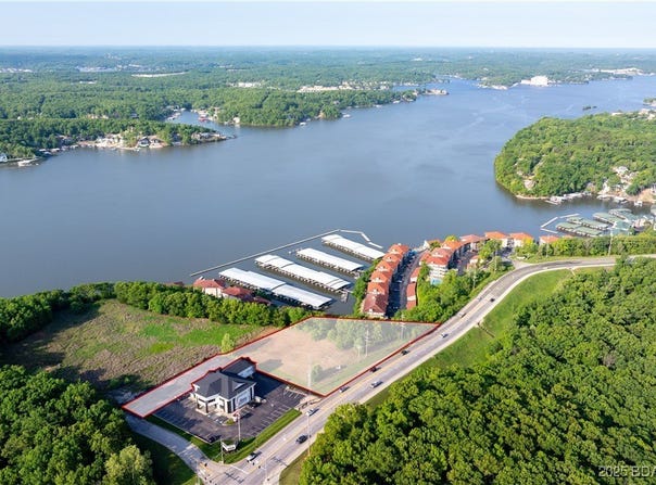 1196 Horseshoe Bend Parkway, Lake Ozark, MO 65049