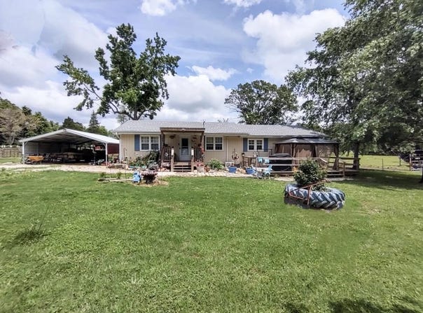 160 Clark Street, Taneyville, MO 65759