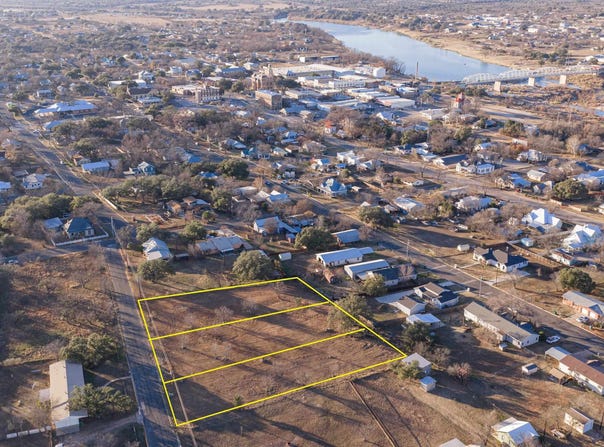 TBD E Wallace Street, Llano, TX 78643-0000