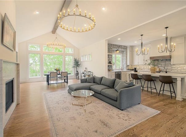 2150 NW Scenic View Drive, Riverside, MO 64150