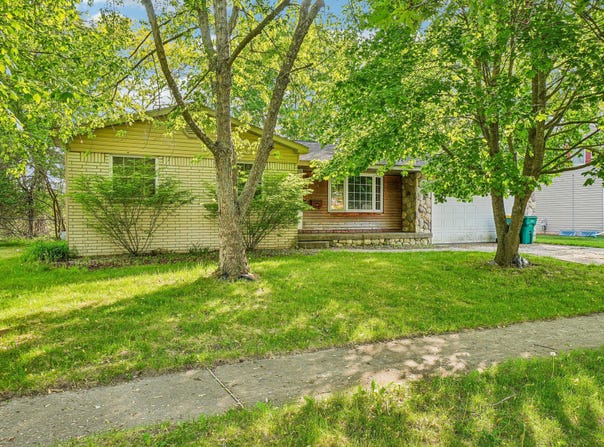 524 Winters Eave Drive, Flushing, MI 48433