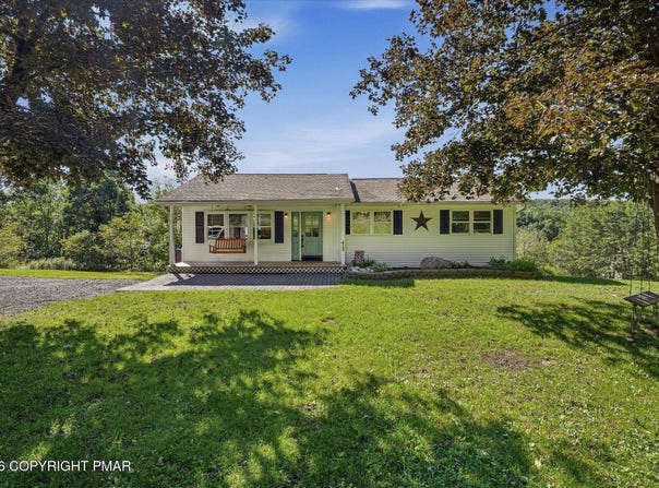 413 Stony Brook Drive, Stroudsburg, PA 18360