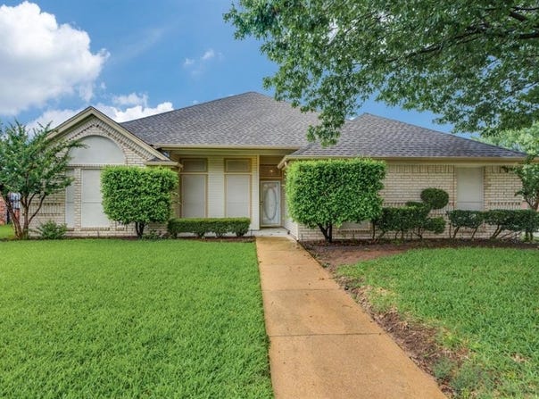 300 Vera Drive, Burleson, TX 76028