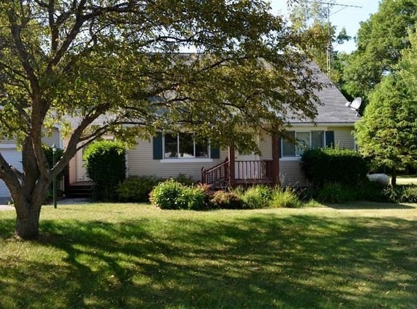 6609 N LAKE SHORE, HARBOR SPRINGS, MI 49740