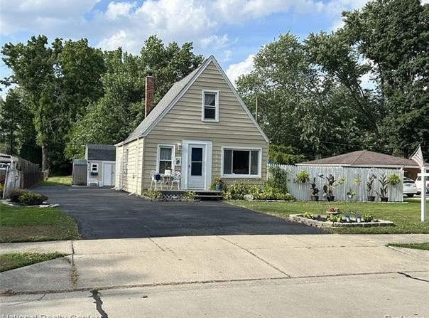 30616 Beechwood Avenue, Garden City, MI 48135