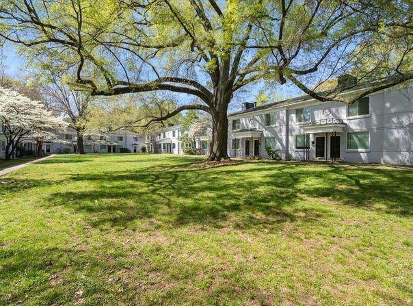 585 E PARKWAY, Memphis, TN 38104