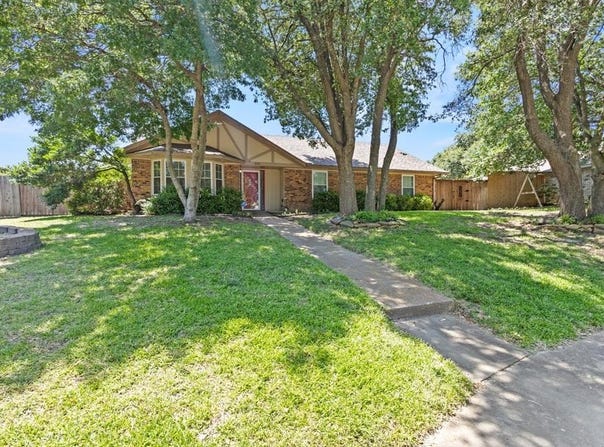 800 Katherine Court, Cedar Hill, TX 75104