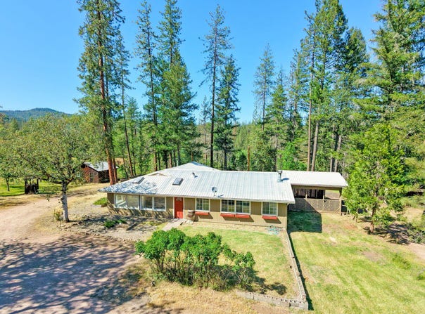 5835 Rogue River Drive, Eagle Point, OR 97524