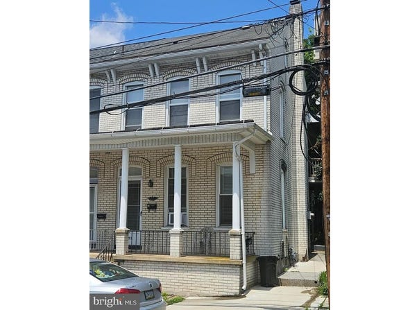 123 E WATER STREET, MIDDLETOWN, PA 17057