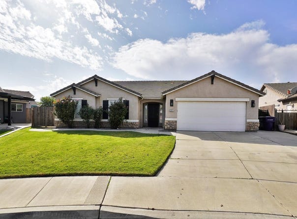 2017 W Queens Way, Hanford, CA 93230