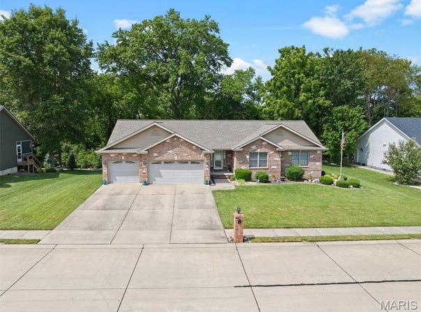 8817 Wendell Creek Drive, St Jacob, IL 62281