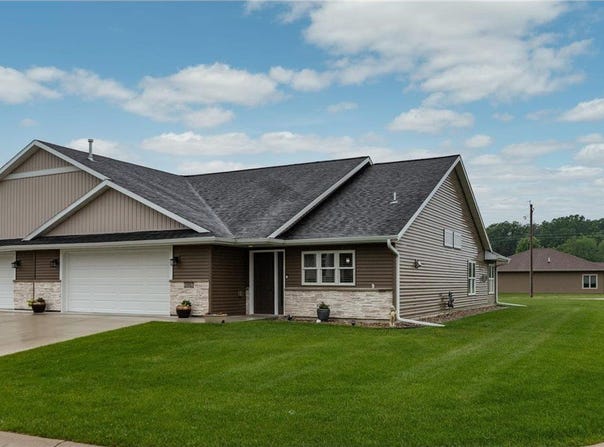 2882 Meadowview Lane NE, Owatonna, MN 55060