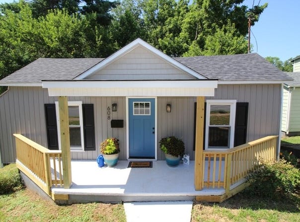 608 E Main ST, Bedford, VA 24523