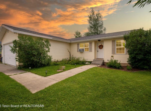 73 SPUR Loop, Etna, WY 83118