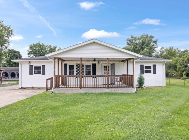 207 Center Drive, Mooresville, IN 46158