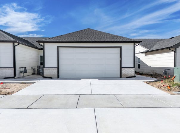 506 E Harper St, Valley Center, KS 67147-8948