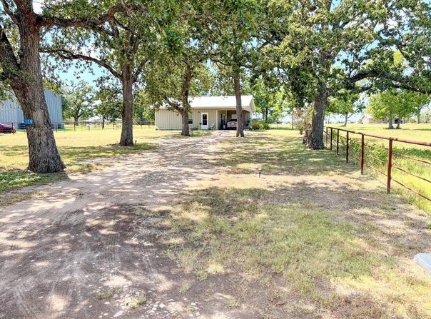 130 Sugar Hill Road, Carmine, TX 78932