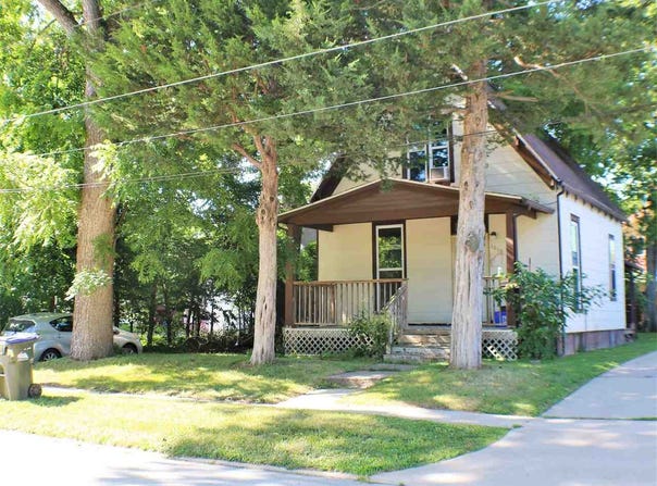 1016 Rochester Ave, IowaCity, IA 52240