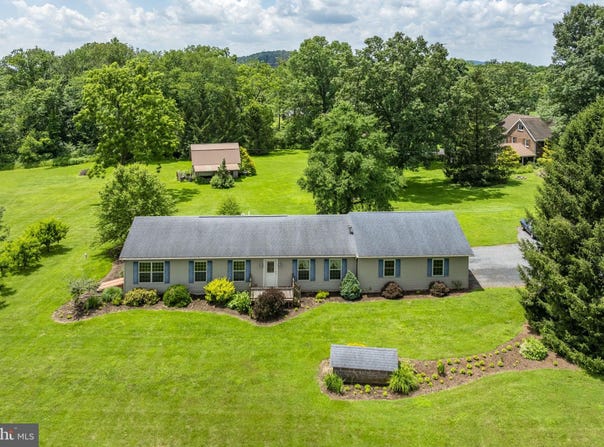 1126 DOGWOOD DRIVE, REINHOLDS, PA 17569