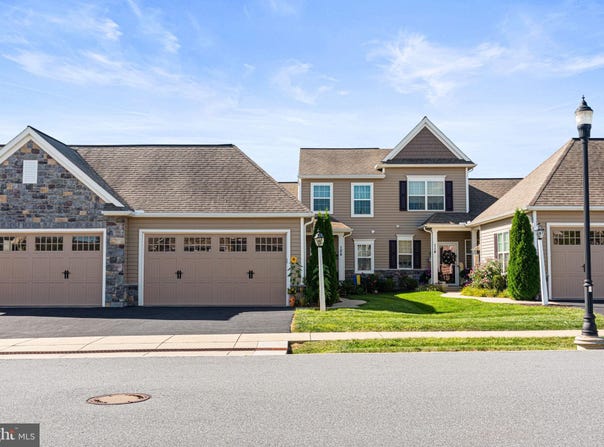 106 S VILLAGE Circle, PALMYRA, PA 17078