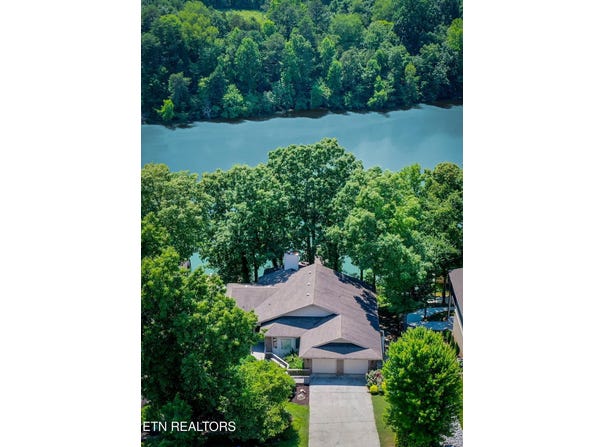 180 Oonoga Way, Loudon, TN 37774