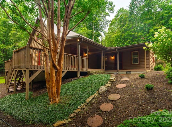 3443 Valley Drive, Lenoir, NC 28645