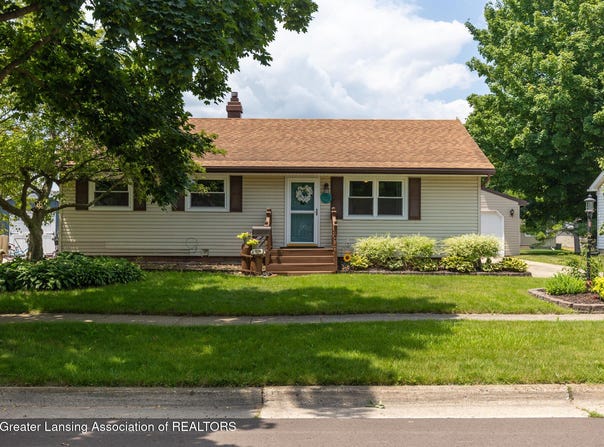 1220 Seymour Street, Grand Ledge, MI 48837
