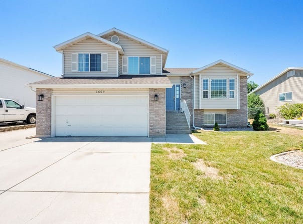 1609 N 2275 W, Clinton, UT 84015