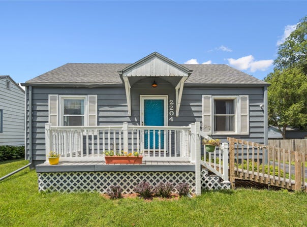 2204 E 40th Street, Des Moines, IA 50317